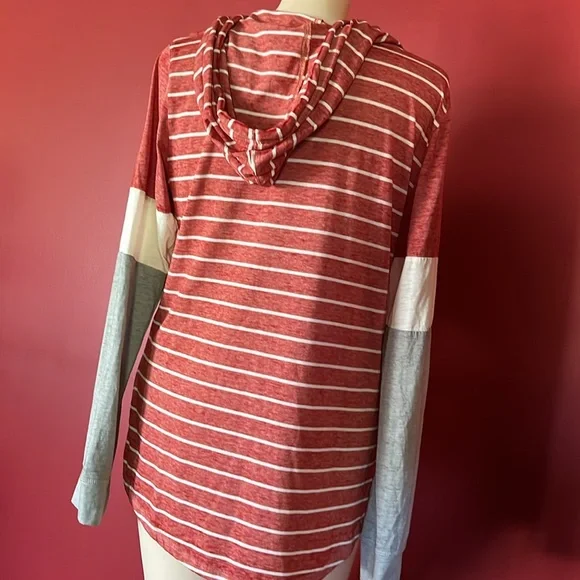 BNWOT Maurices lightweight, hooded, long sleeve top - Picture 8 of 15